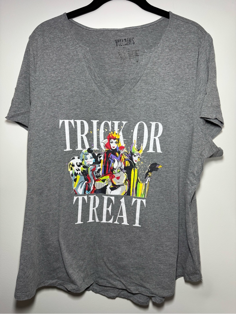 EUC Lane Bryant Disney Villains Trick or Treat Gray T-Shirt size 2X 18/20